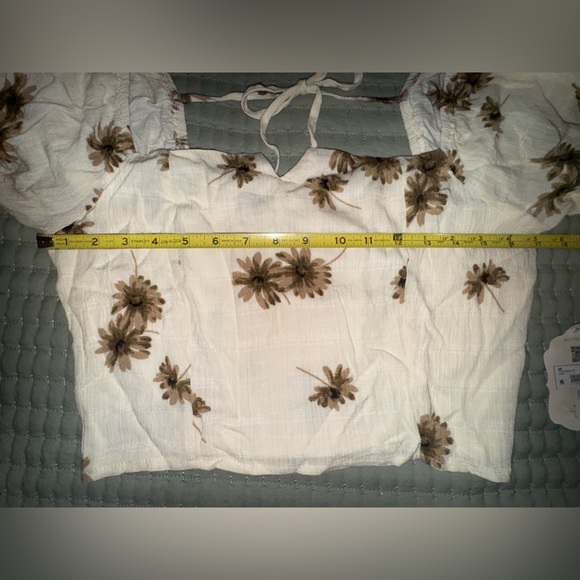 Altar'd State Cream Puff Sleeve Crop Blouse. Size Small. NWT - Picture 11 of 14